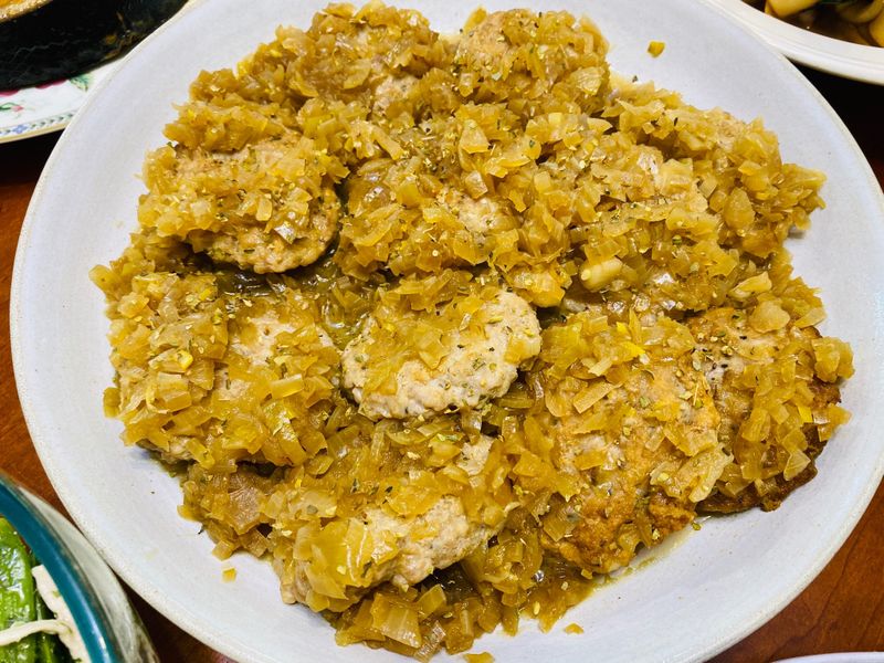 下飯料理：軟爛洋蔥醬肉餅