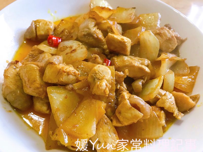 。洋蔥咖哩雞丁。快速料理