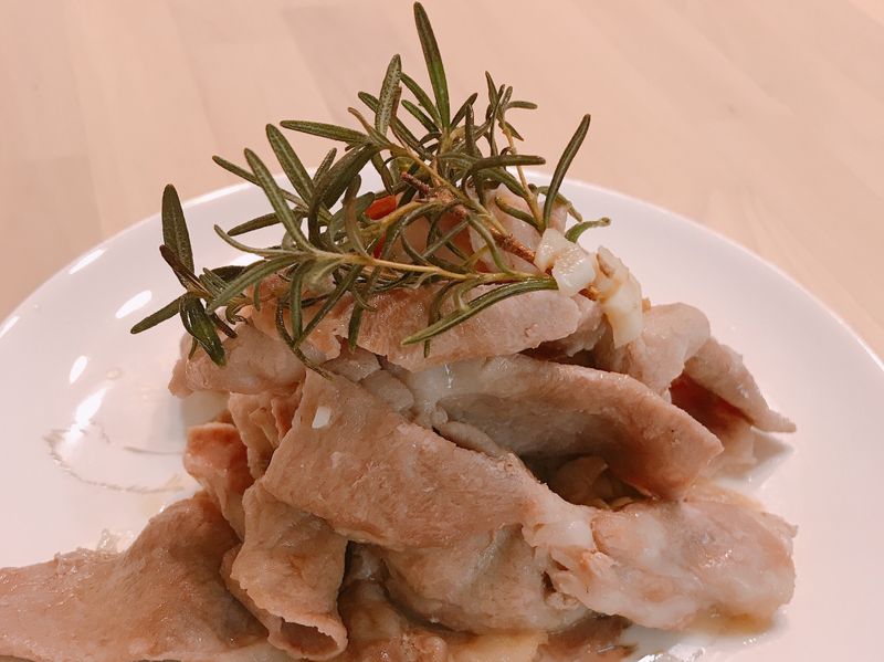 奶油迷迭炒牛肉