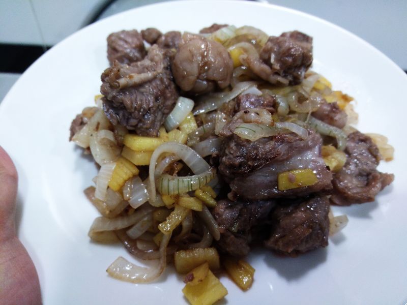 鳳梨心炒牛肉塊(四種材料)