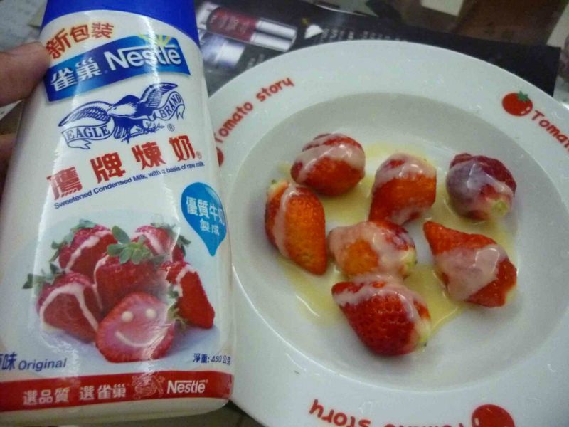 《草莓就愛鷹牌煉奶》草莓煉乳盤