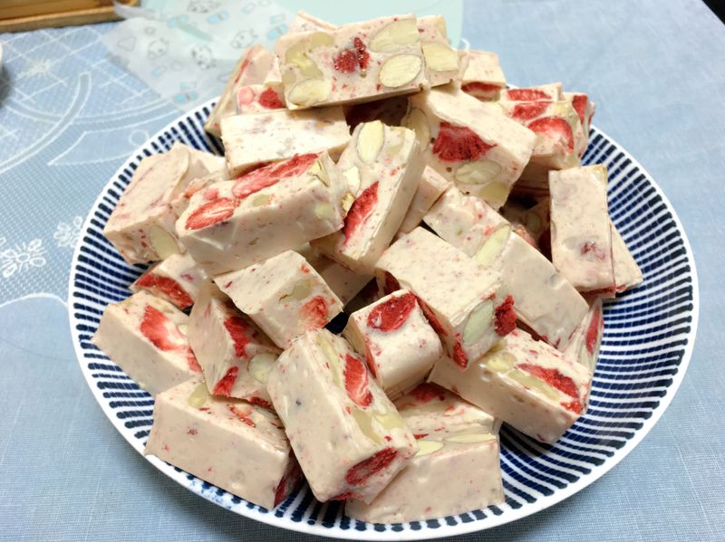 草莓牛軋糖&花生牛軋糖