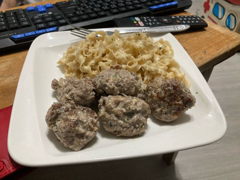 牛肉丸白醬麵