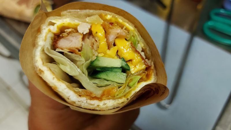 炭烤雞腿蔬菜蛋餅捲