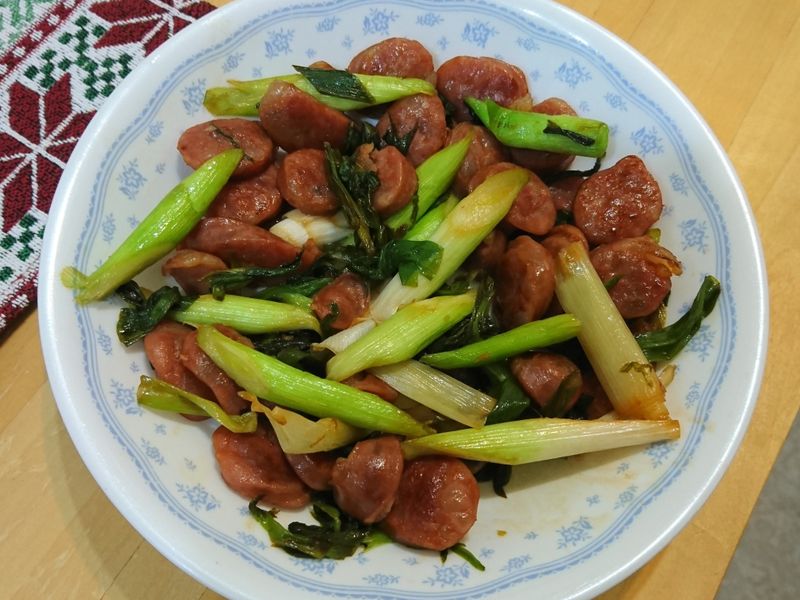 蒜苗炒香腸