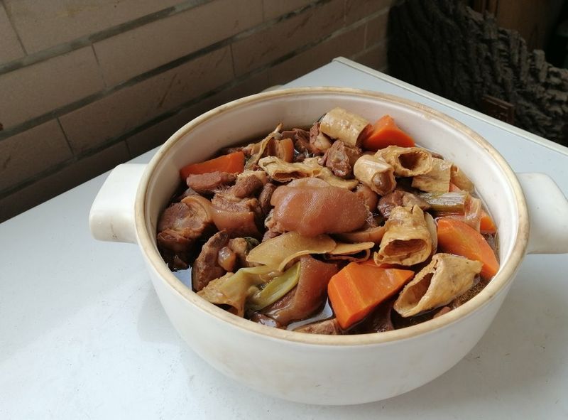 腐皮羊肉煲