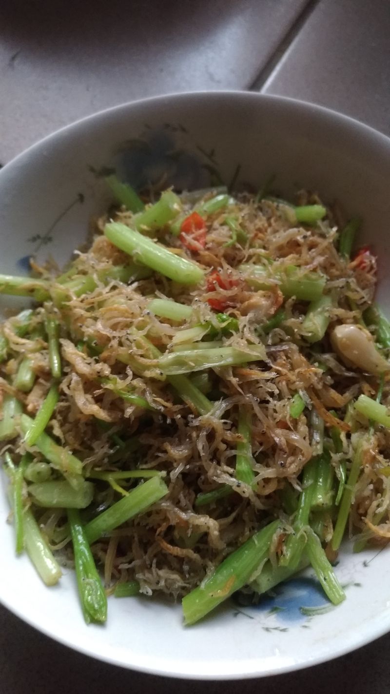 芹菜炒魩仔魚
