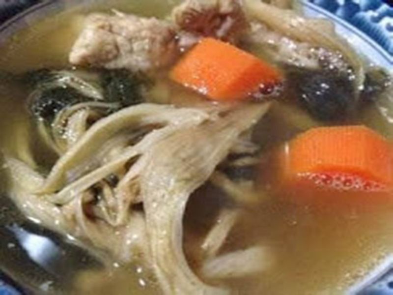 紅蘿蔔菜乾豬肺湯【清熱解毒、潤肺止咳】