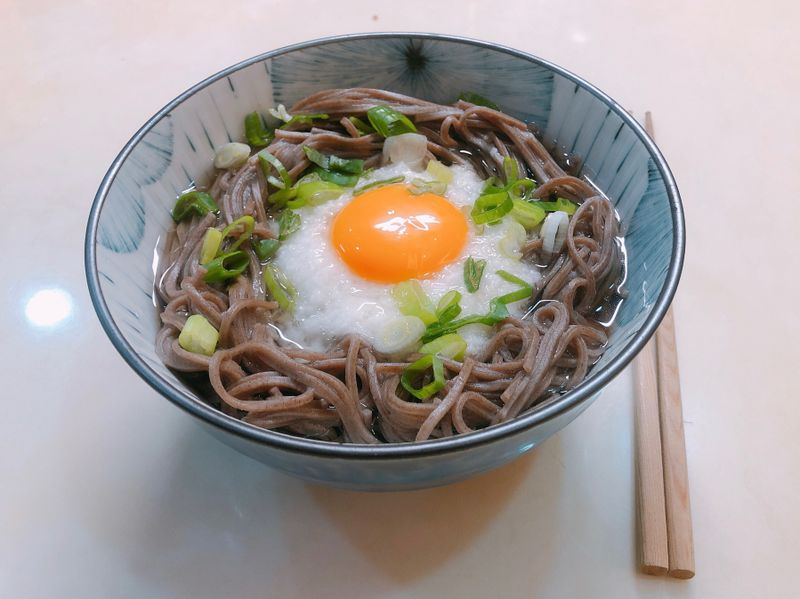 月見山藥蕎麥麵(月見とろろそば)