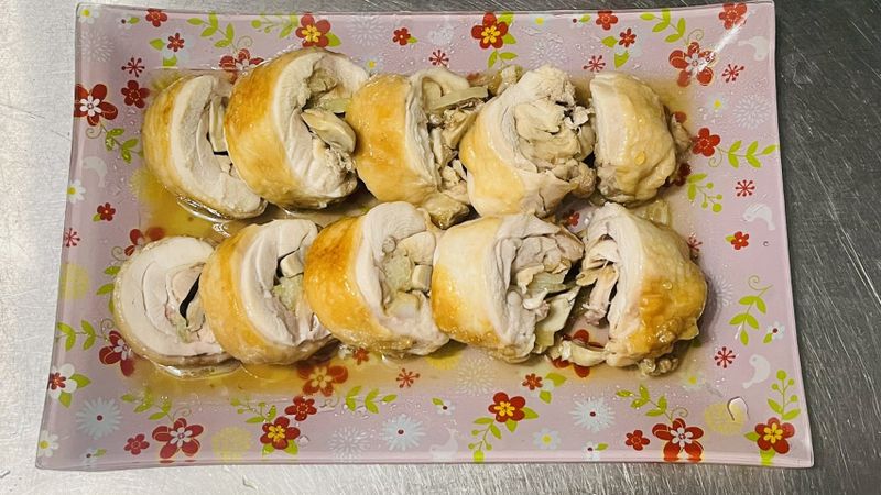 洋蔥蘑菇雞腿捲「洋蔥與蘑菇碰出新滋味」