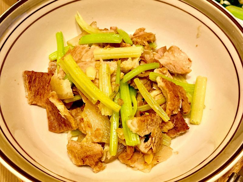 芹菜管炒三層肉片(三牲料理Part 4)