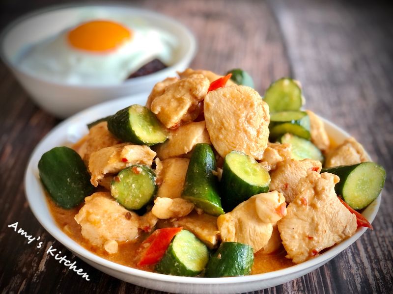 小黃瓜辣炒雞丁　（雞胸肉）
