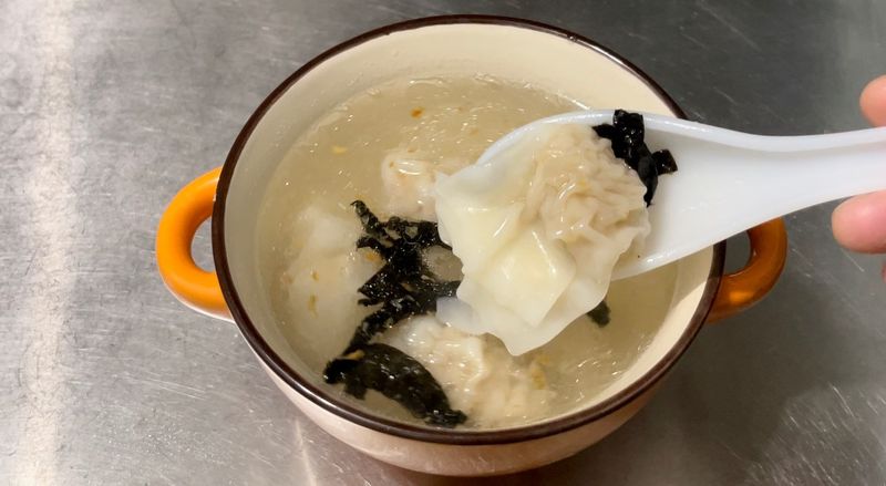 餛飩「蔥來了，加入蔥泥超讚👍」