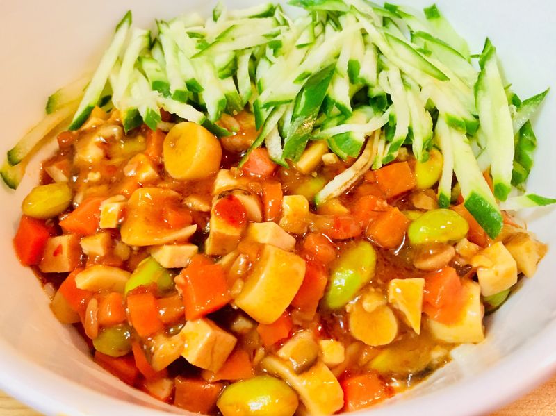 蔬食炸醬麵