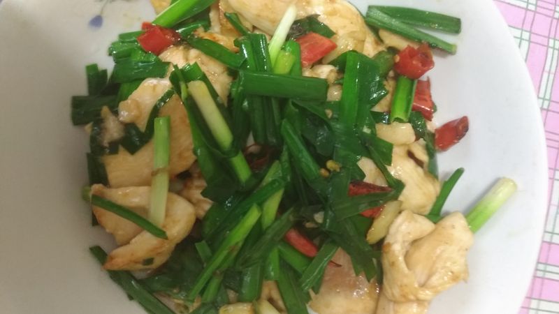 韭菜辣炒嫩雞胸肉片