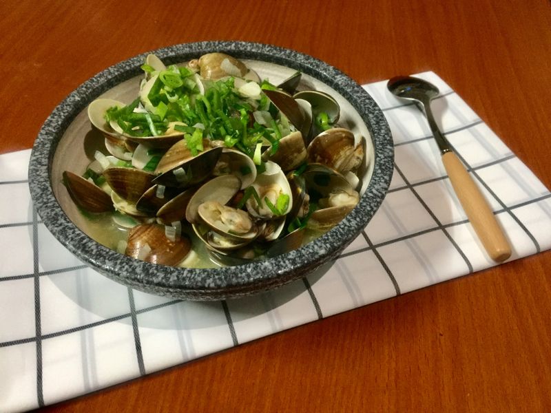 鬍子叔 快速上菜 酒香蒜苗炒蛤蜊