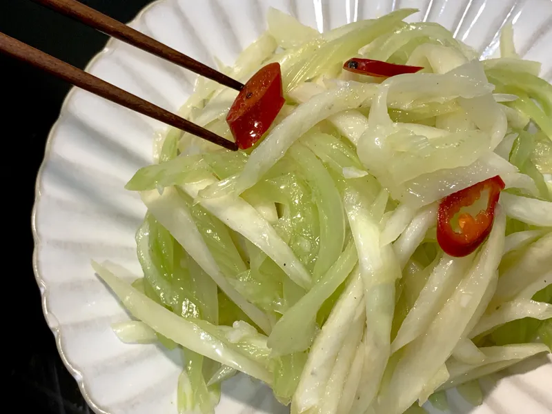 開胃菜|涼拌切絲西洋芹搭皎白筍很好吃!