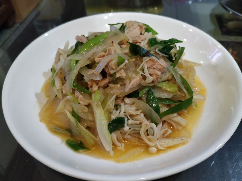 鮪魚拌金針菇