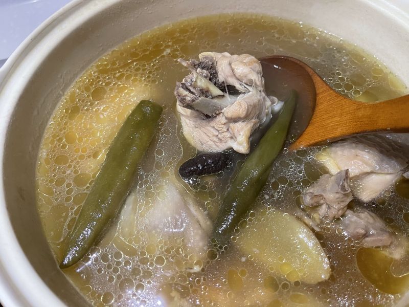 剝皮辣椒雞湯