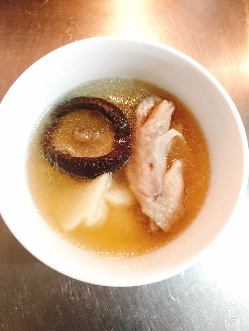 鮮筍香菇雞湯