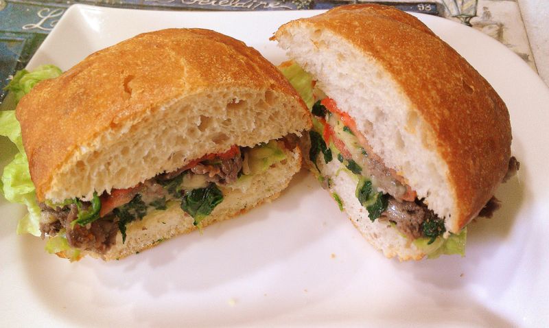 【Take a bread!創意三明治、麵包早餐】菠菜牛肉起司巧巴達三明治