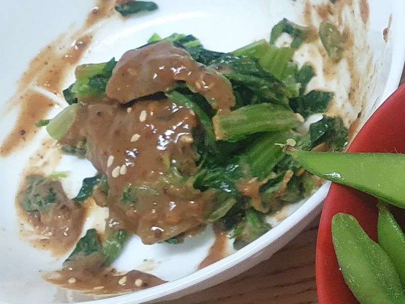 涼拌菠菜(使用堅果醬代替胡麻醬)