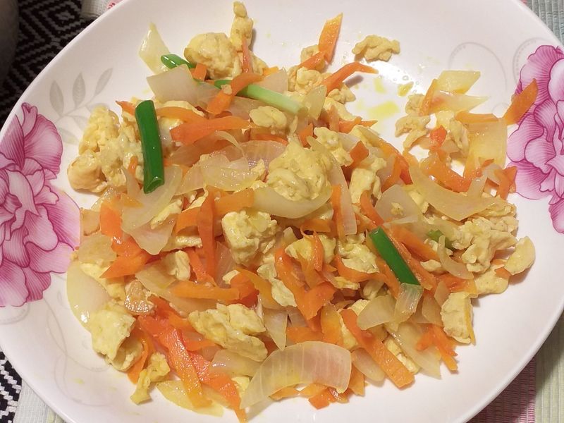 懶人快煮-洋蔥紅蘿蔔炒蛋🥚