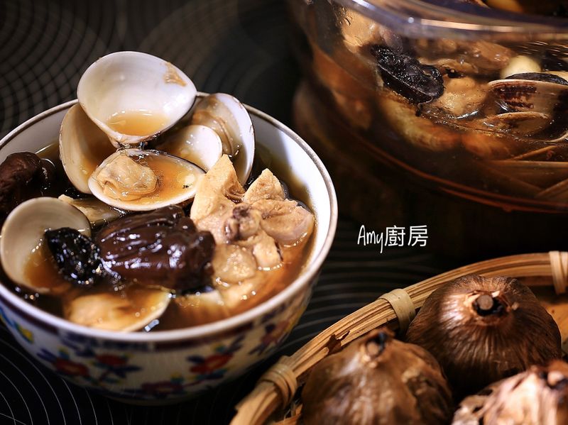 黑蒜香菇蛤蜊雞湯~防疫料理