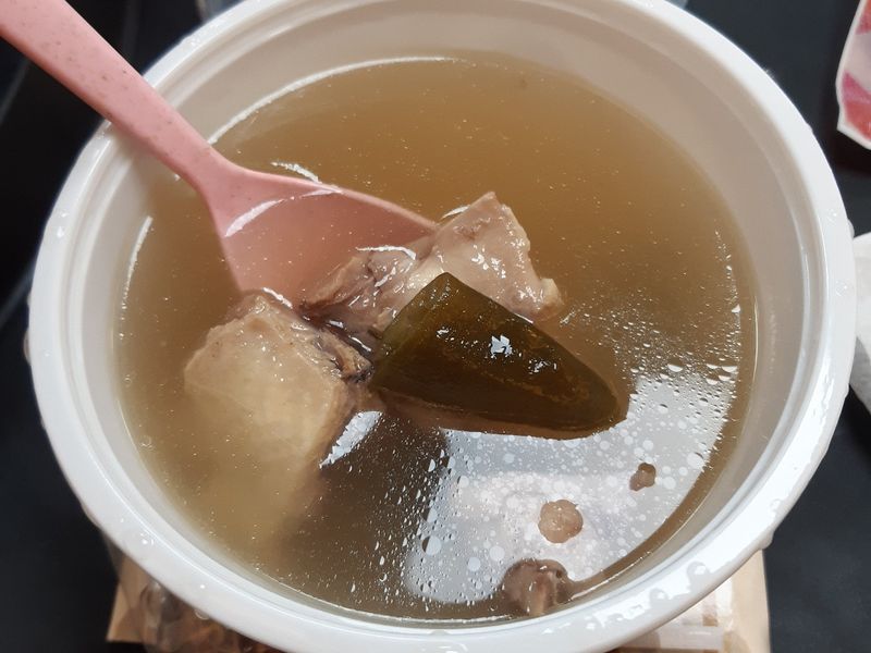 剝皮辣椒雞湯