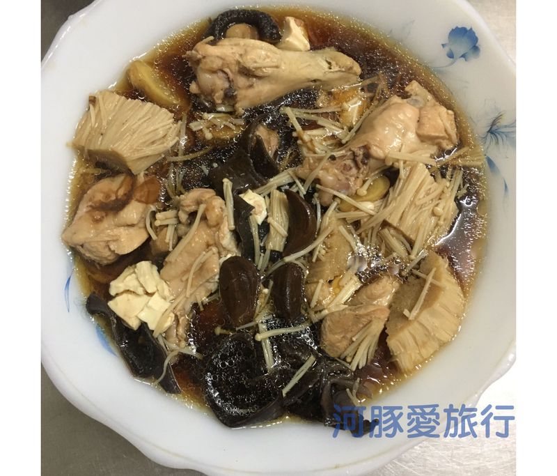 電鍋煮黑蒜頭雞湯