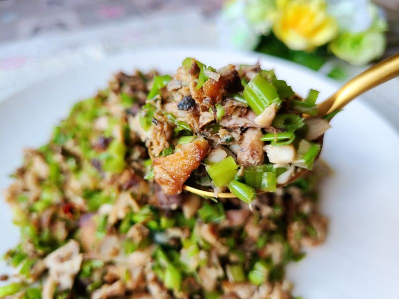 菜丁拌鯖魚