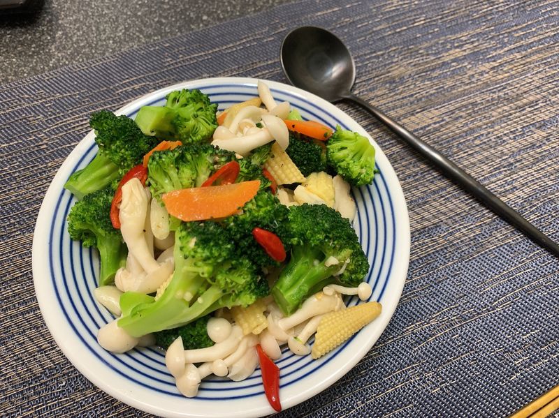 青花菜炒白菇