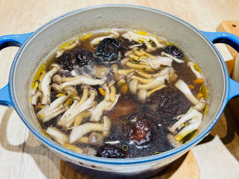 藥膳菇菇雞肉湯