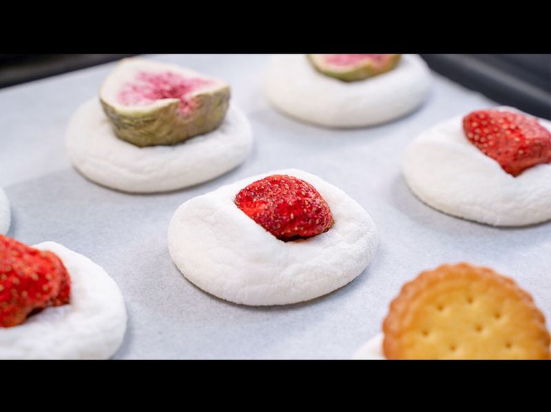 只需三種材料的超簡單的棉花糖餅乾～😍