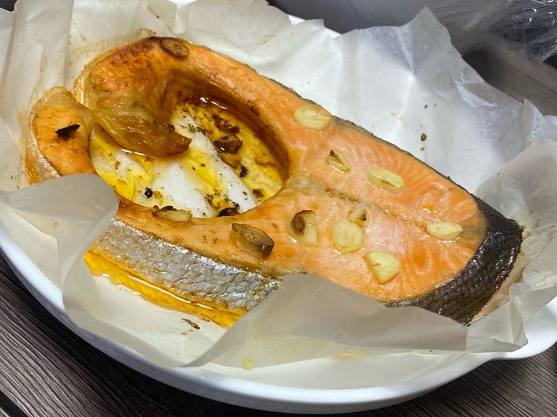 氣炸鍋高級料理「香蒜檸檬鮭魚」