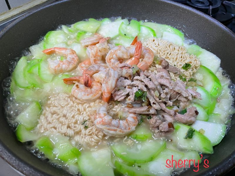 有海味的絲瓜肉燥麵~可佐飯(飯湯)