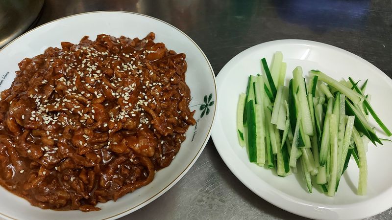 京醬肉絲捲餅
