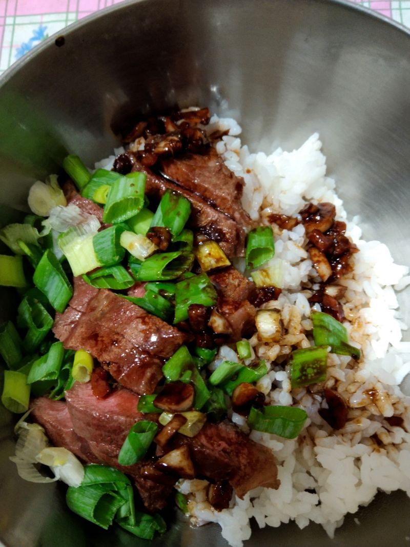 蒜味牛排丼