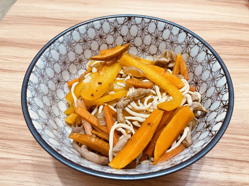 南瓜炒蒟蒻麵 低卡健康無負擔