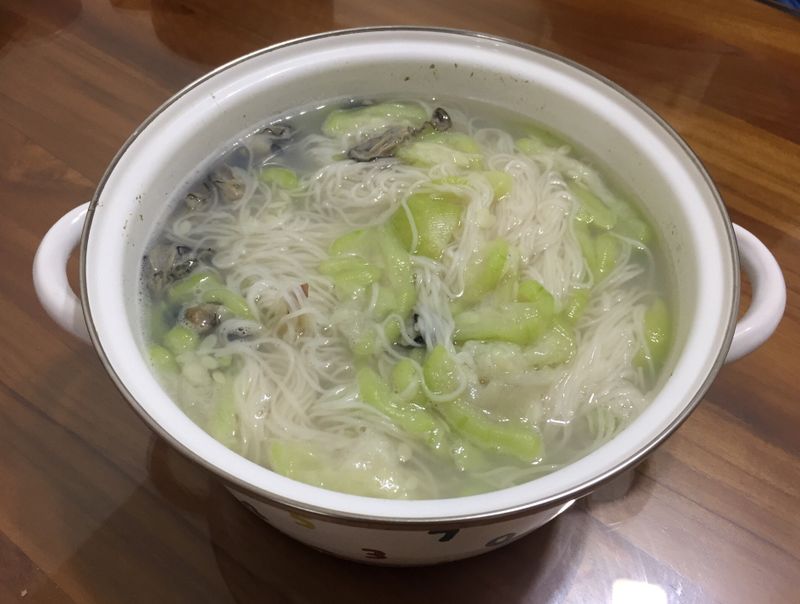 牡蠣絲瓜麵線