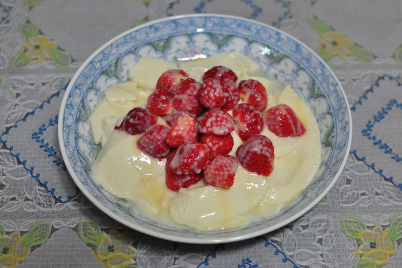 <草莓就愛鷹牌煉乳>之草莓乳香豆花