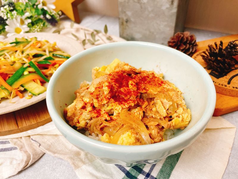 鮪魚滑蛋丼