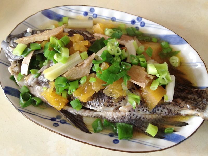 【李媽媽的家常菜】-醃鳳梨清蒸黑毛魚