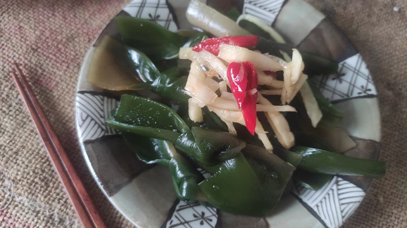 涼拌薑絲海帶結