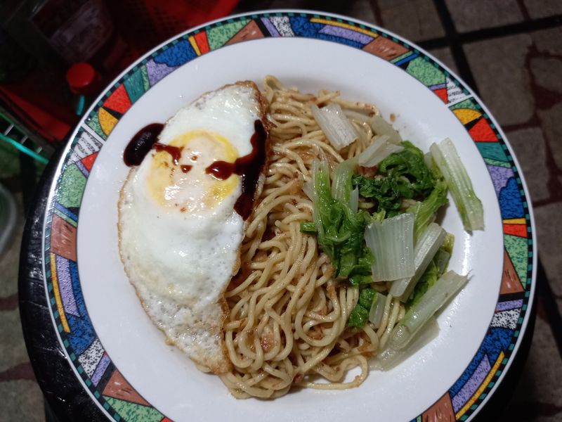 肉醬炒麵加蛋