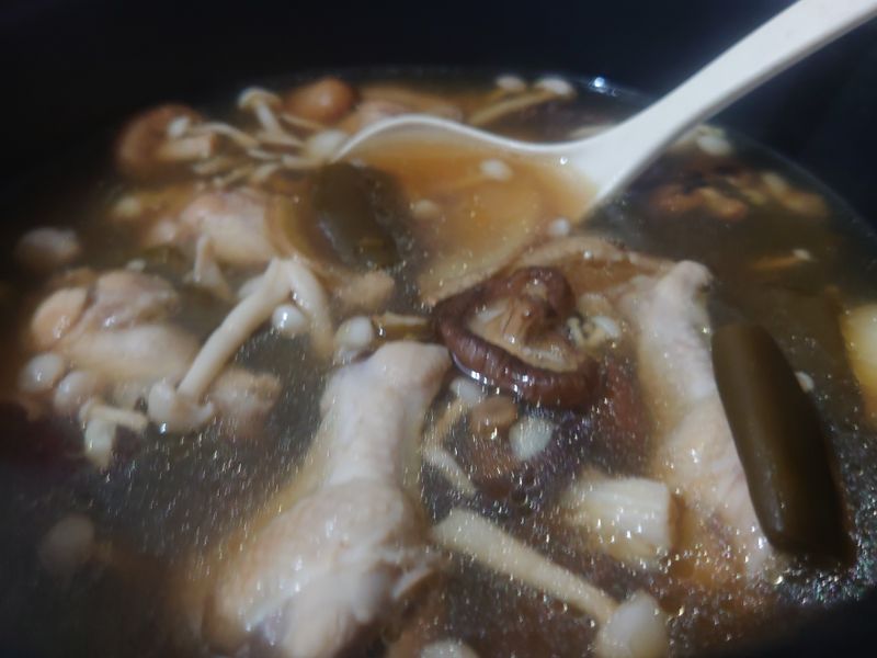 剝皮辣椒雞湯