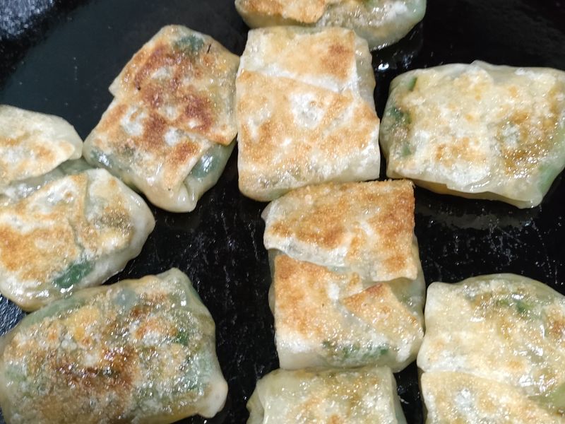 一口韭菜盒