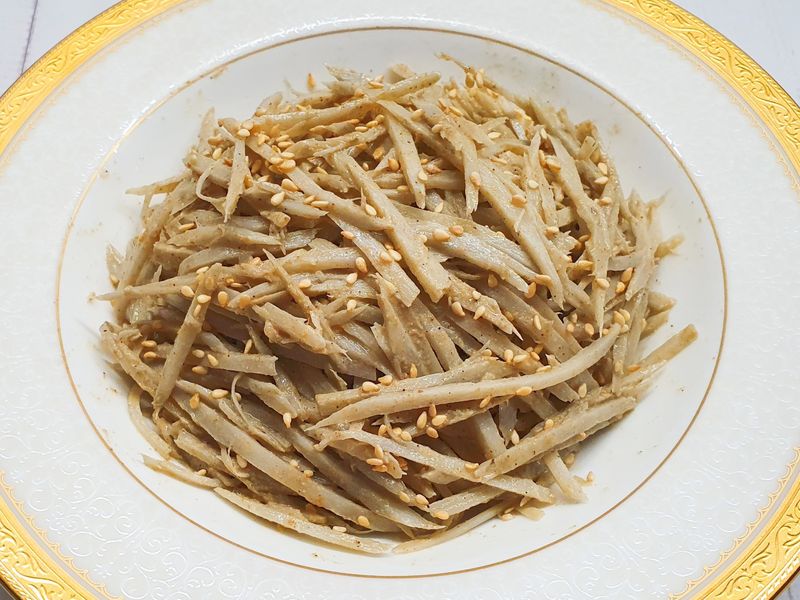 涼拌牛蒡絲(二)