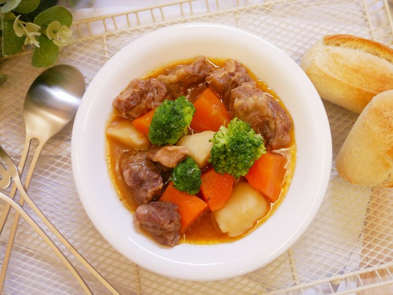 快力鍋「黑麥汁燉牛肉」超軟嫩、好下飯。