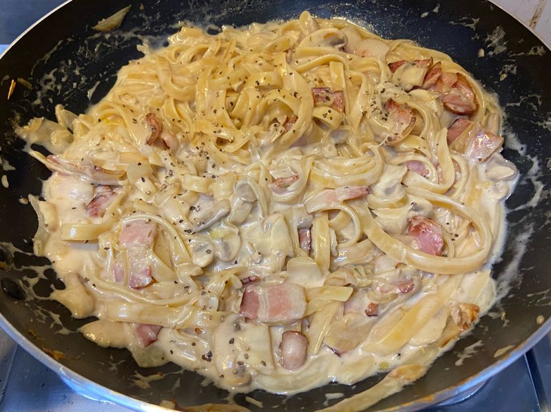 周秉秉の白醬培根蘑菇義大利麵